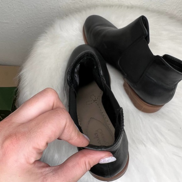 Clarks Taylor Shine Black Leather Chelsea Boot Size 8.5 - Picture 10 of 11